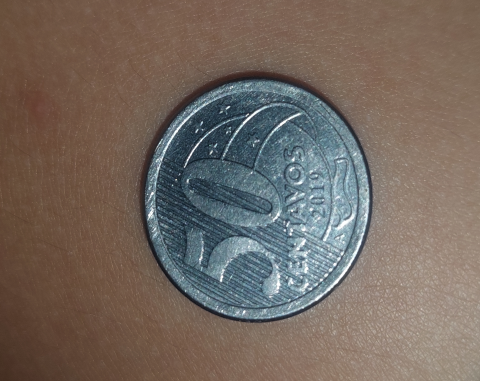 Vendo 50 centavos com a letra A